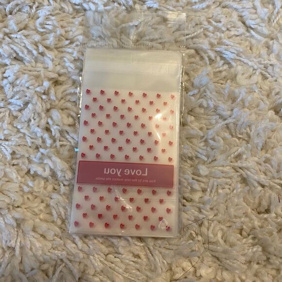 Love you Mini Party Bags/Gift Bags. 14 bags in each pack.Mini Hearts Design. - Picture 3 of 6